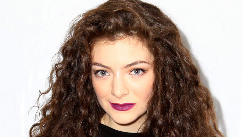 Lorde Talks About Getting The "Royal" Treatment