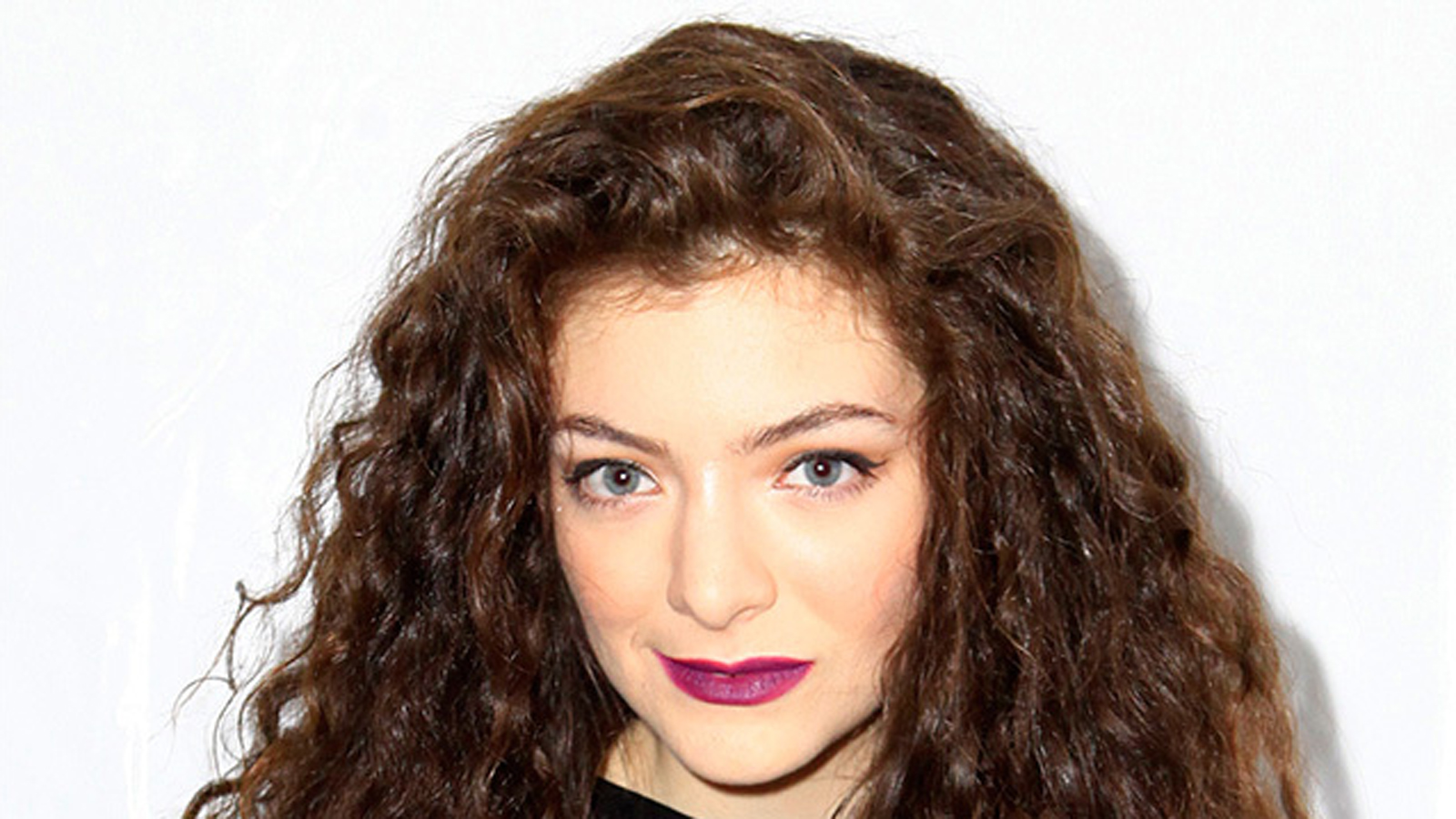 Lorde's Age Is Confirmed to Be 17 Years Old