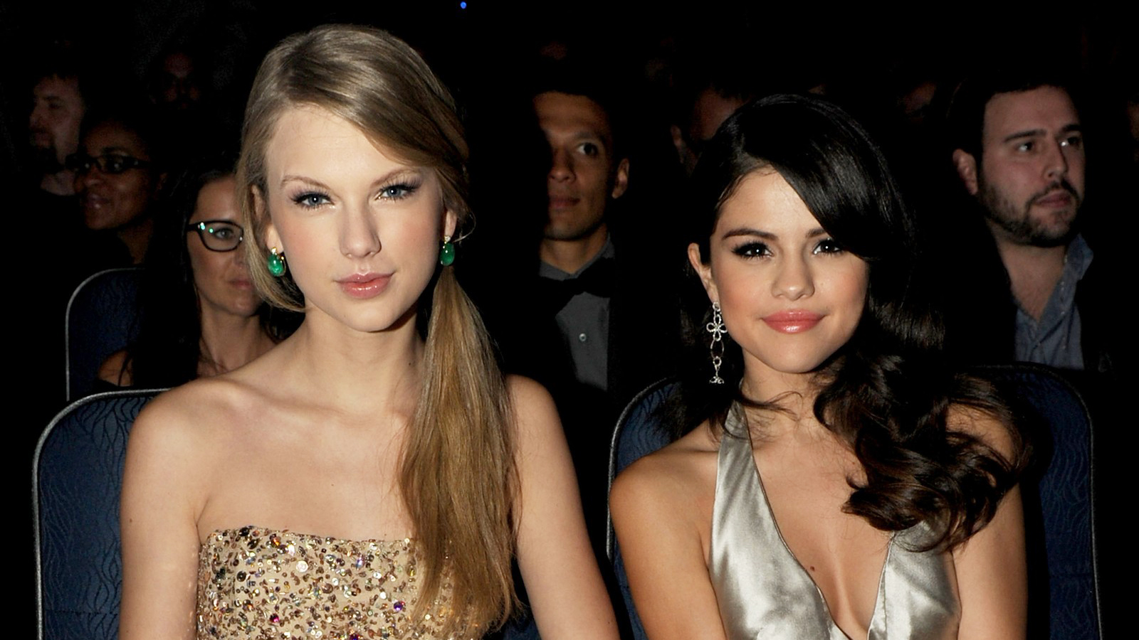 2011 American Music Awards - Backstage And Audience