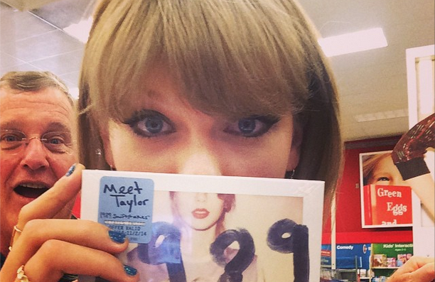 Taylor Swift Blue Dress Boat Photo With Harry Styles: Is It Over Now Lyrics 