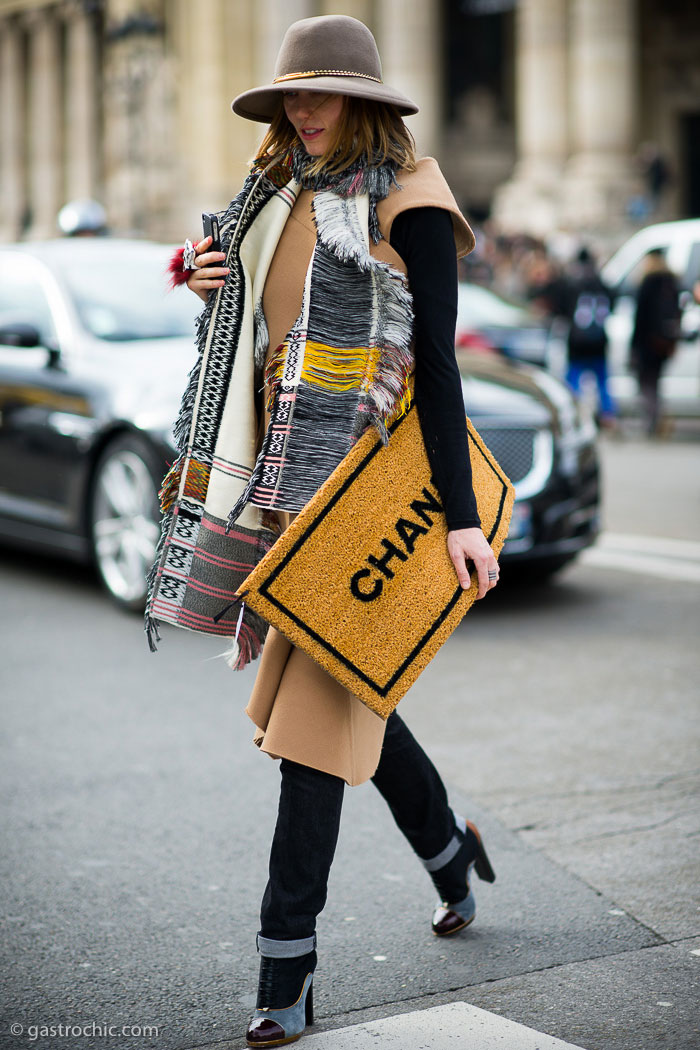 How to wear a scarf.