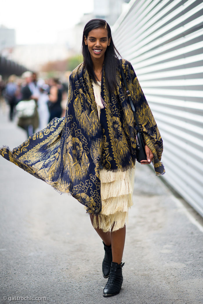 How to wear a scarf.