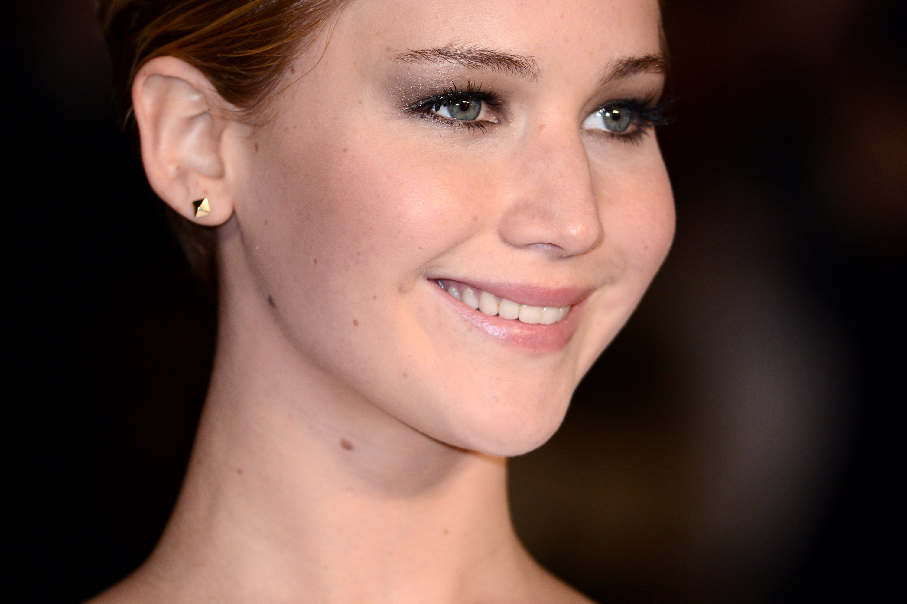 Find the Perfect Eyebrow Shape Based on Your Haircut