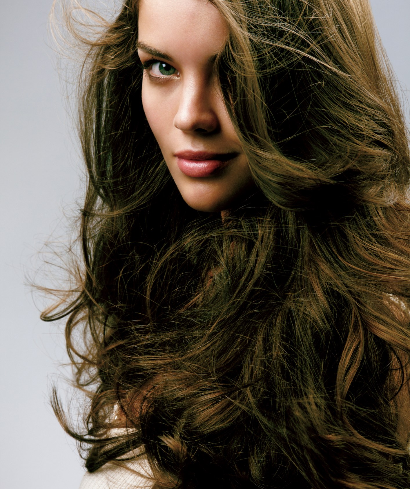 How to Tease Your Hair: A Complete Guide