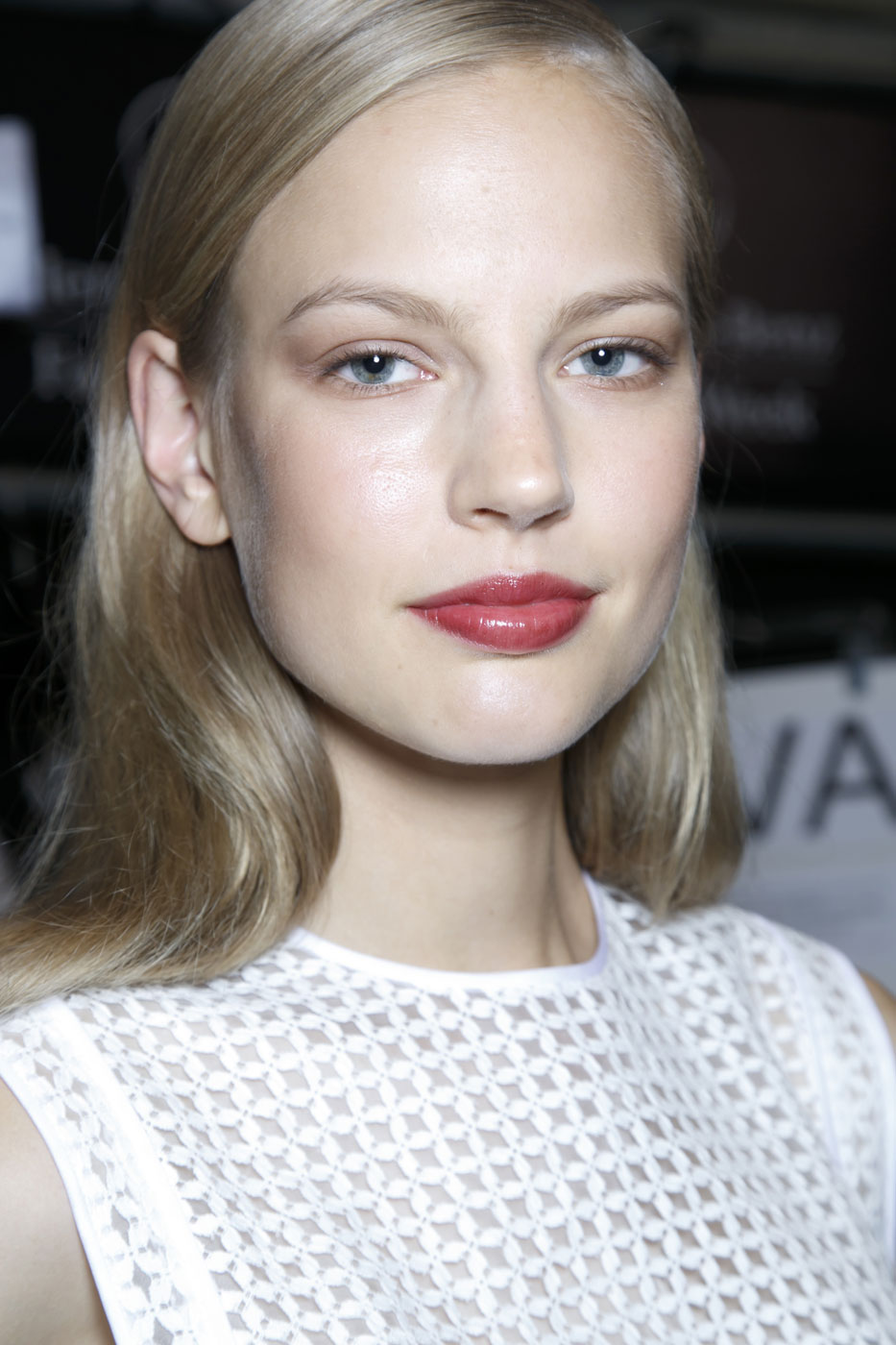 How to Style Curly Hair Without Frizz