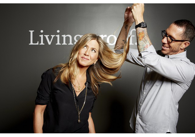 Jennifer Aniston Uses This Round Brush to Get The Perfect Blowout