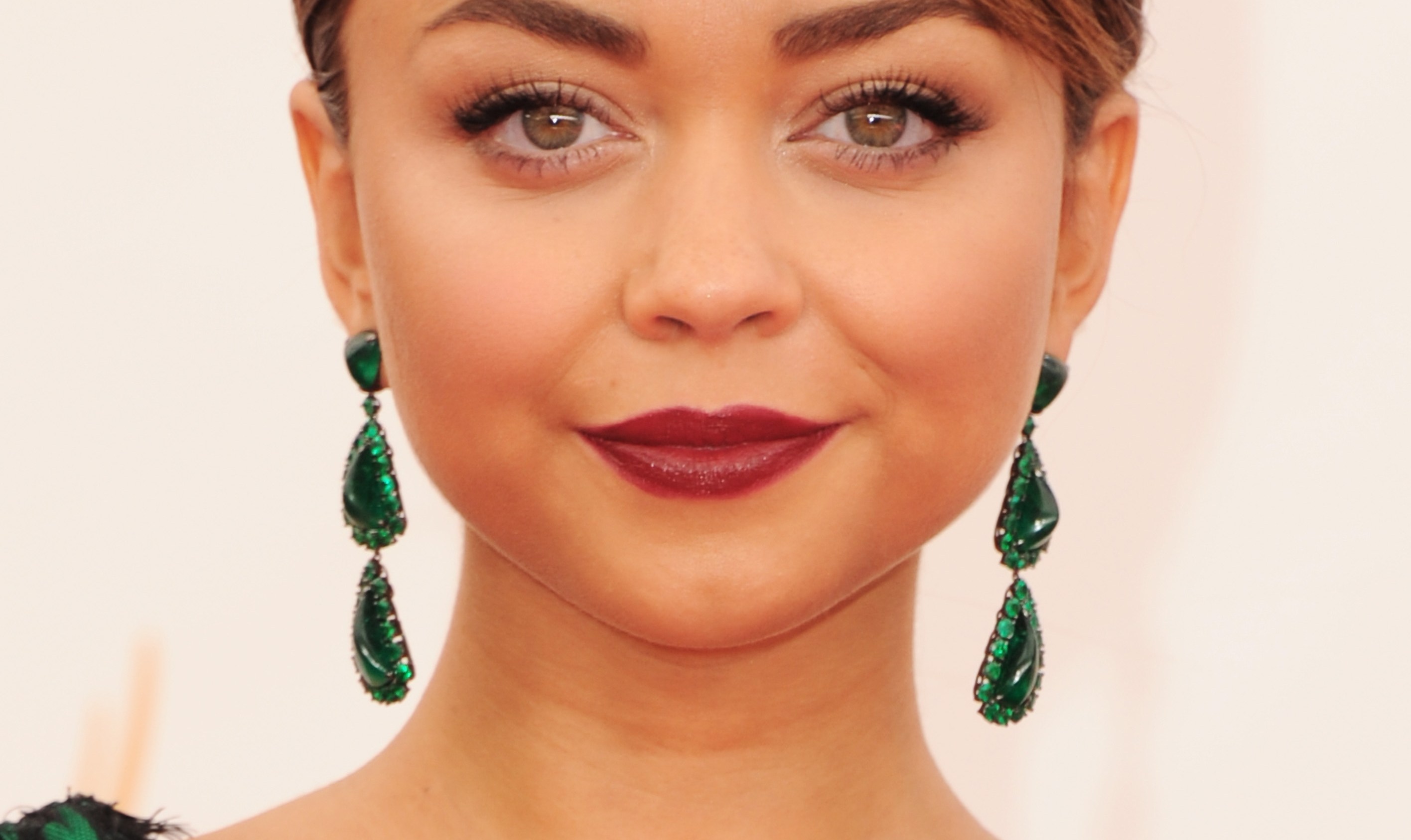 Sarah Hyland of 'Modern Family' Talks Red Carpet Makeup