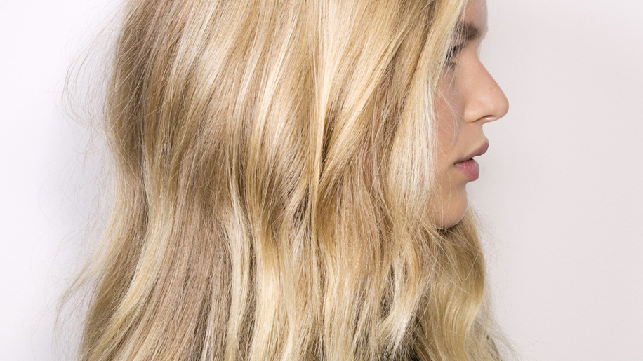 Alix Earle Uses This Splurge-Worthy Curling Iron for Perfect Beach Waves