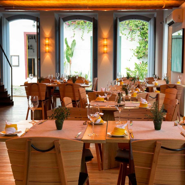 quintal das letras restaurant paraty