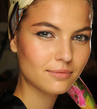 How To Make Your Eyes Look Bigger - Daily Makeover