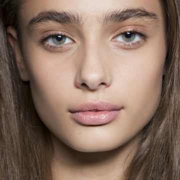 How to Make Your Eyes Look Bigger (With Makeup)