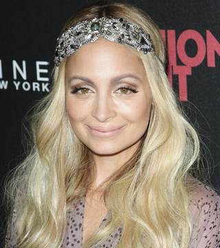 Miranda Kerr Gets Ready Take It All Off