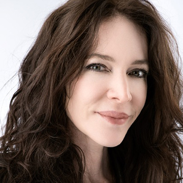 VIDEO: How to Contour, According Celebrity Makeup Artist Rae Morris