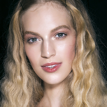 How to Use Volumizing Products For Thick, Curly Hair