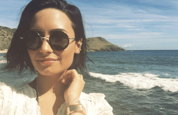 Demi Lovato Dyed Her Blonde Hair Brown 2016