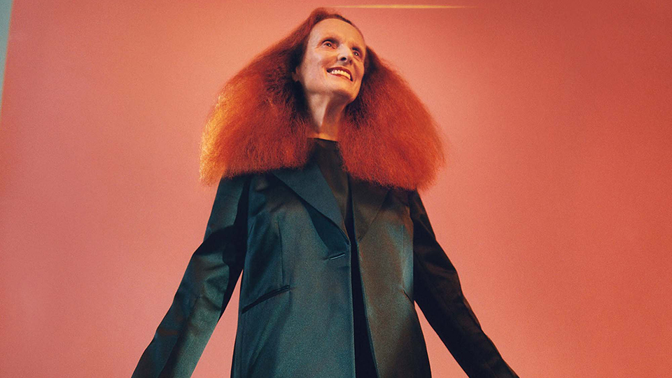 Justin Bieber & Hailey Baldwin’s Underwear Kissing Photo Is Hot