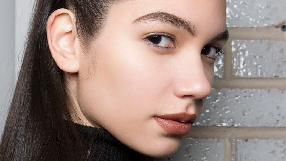 How to Use Glue Sticks to Draw Perfect Eyebrows