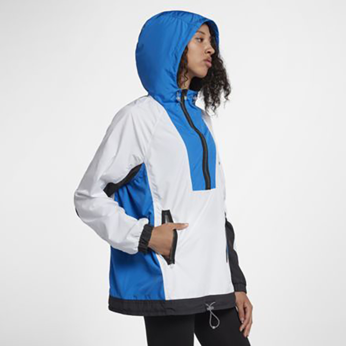 STYLECASTER | What to Wear the Gym When It Starts Getting Seriously Cold Out