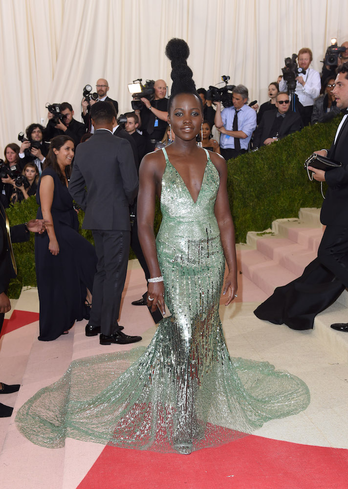STYLECASTER | 43 Celebrity Met Gala Looks That Went Down in Fashion History