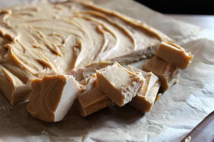 STYLECASTER | 11 Impressive Holiday Desserts You Can Make In a Slow Cooker | Bourbon Caramel Fudge