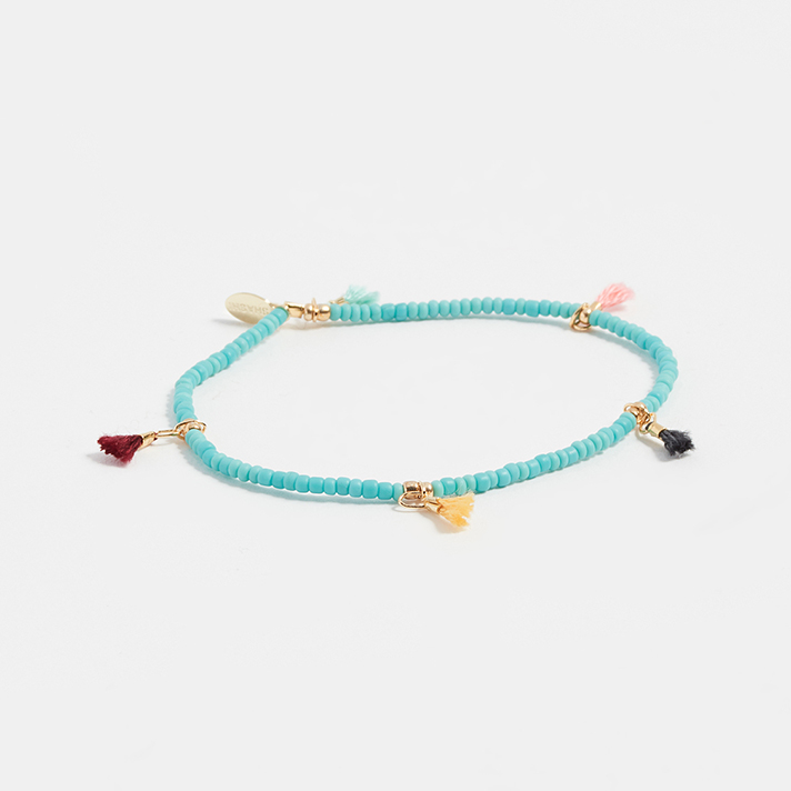 STYLECASTER | Friendship Bracelets Might Be 2019's Most Nostalgic Trend Yet