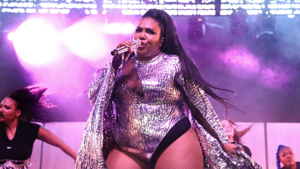 lizzo coachella makeup