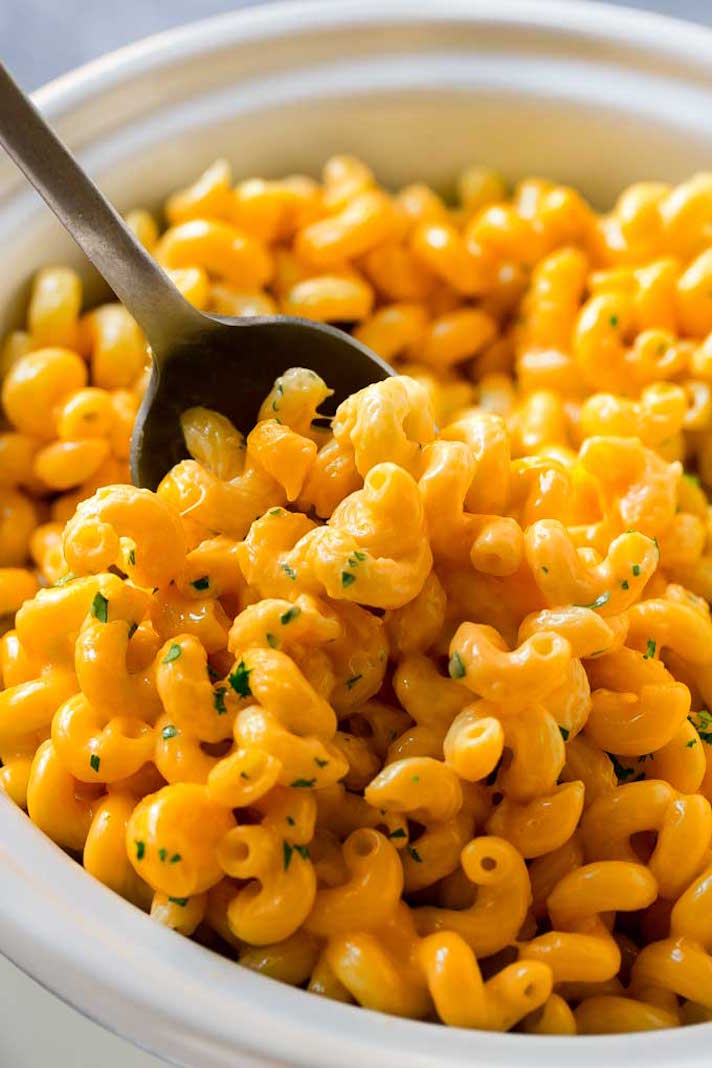 STYLECASTER | 17 Stoner Snacks You Can Actually Whip Up in the Slow-Cooker | Mac and Cheese