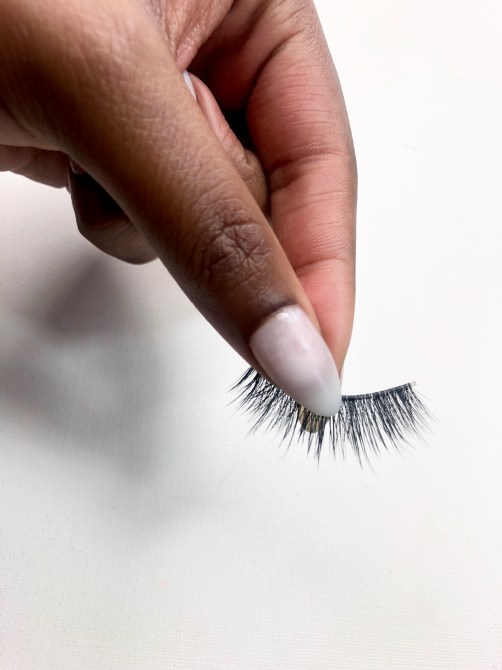 Acrylic-Nail-Hacks-False-Lashes