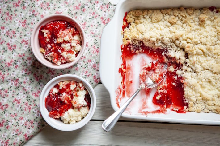 STYLECASTER | 17 Summer Dump Cakes That Literally Couldn't Be Easier | Strawberry Cheesecake Dump Cake