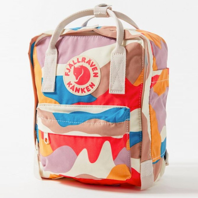 STYLECASTER | The Zodiac Signs as a VSCO Girl Accessory