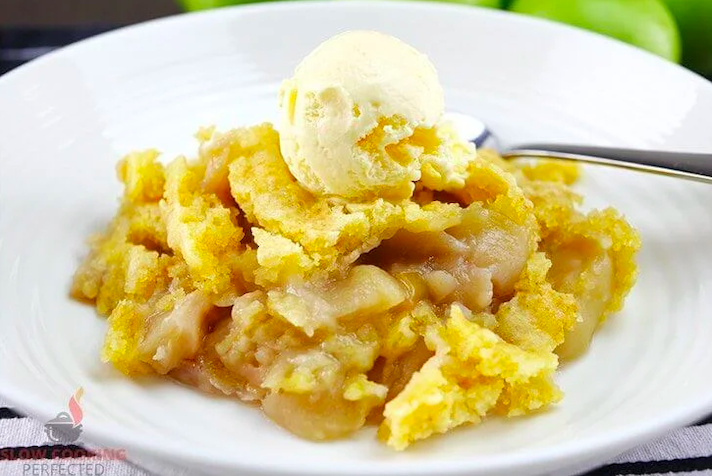 STYLECASTER | 15 Slow-Cooker Apple Recipes For When You Come Home From The Orchard | Apple Dump Cake