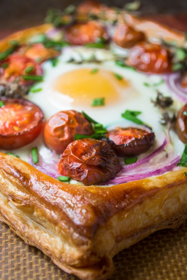 STYLECASTER | comfort food recipes | Baked Eggs in Puff Pastry with Tomato