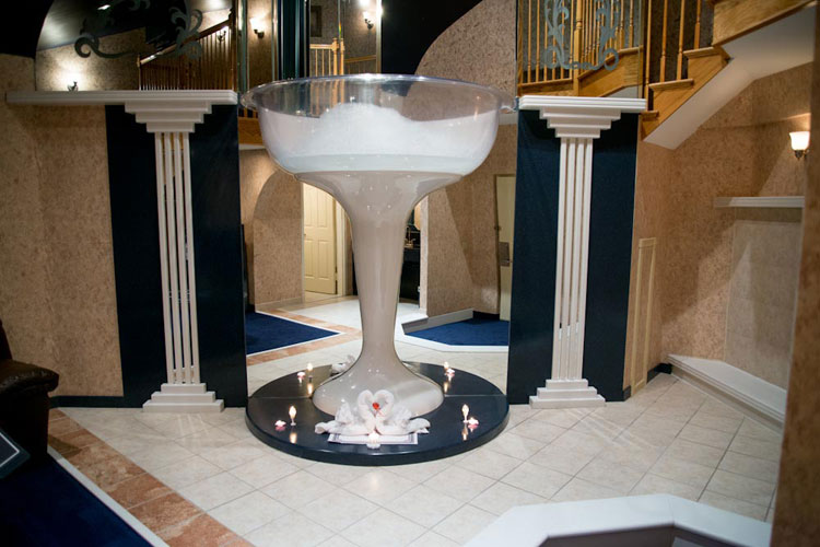 Loop-Inn-crystal-chalice