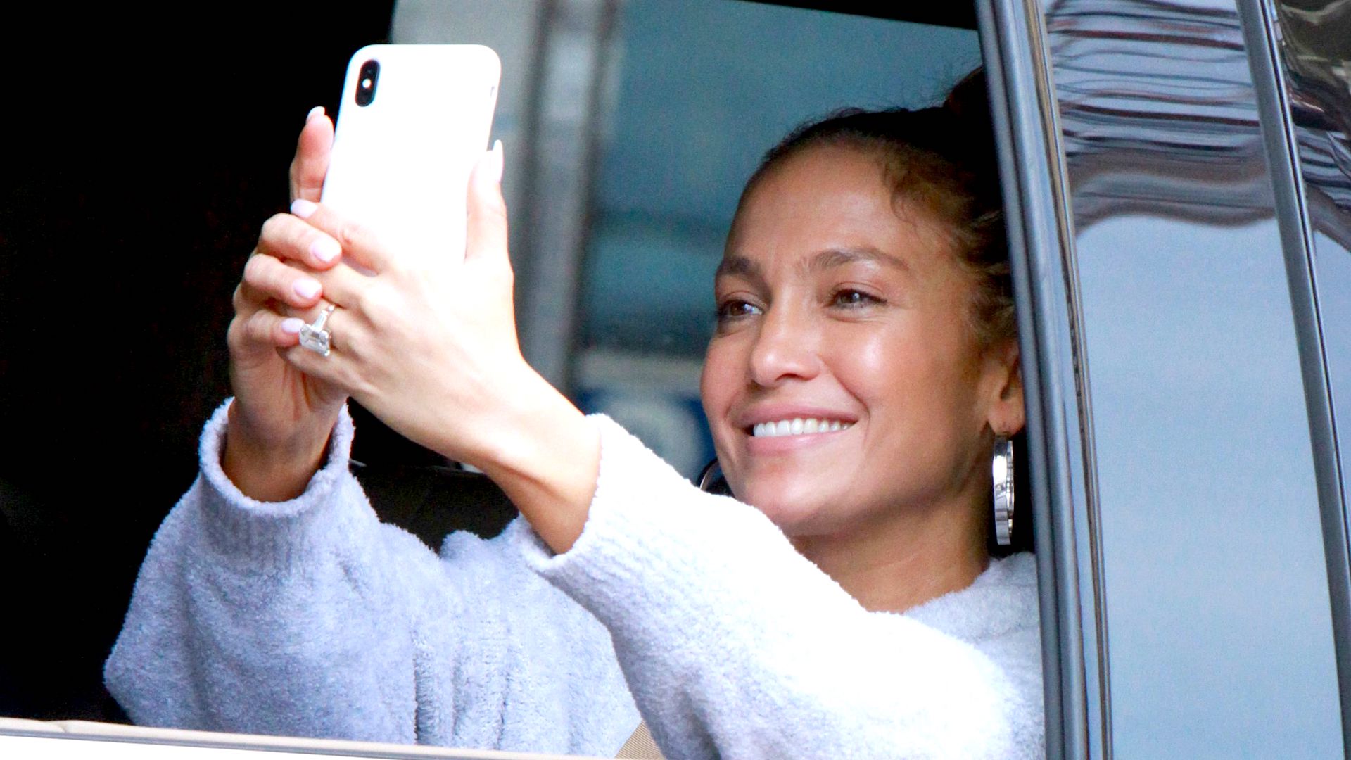 Jennifer Lopez phone selfie