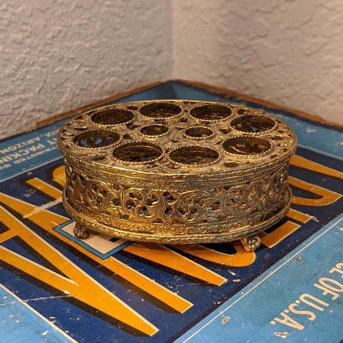 CURATEDbyIVY Ornate Victorian Style Golden Metal Lipstick Holder