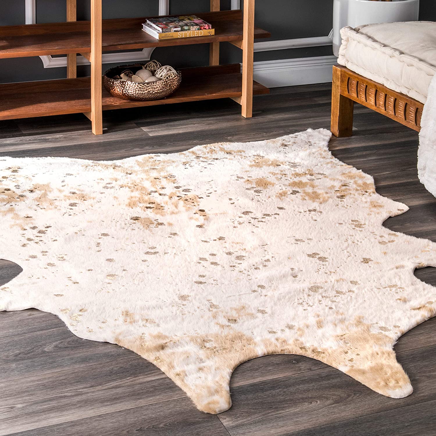 nuLOOM Iraida Faux Cowhide 