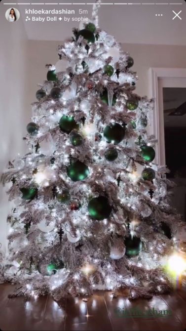 khloe-kardashian-christmas-decorations-2020-1