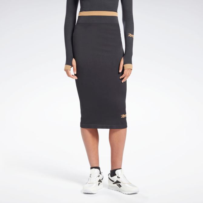 STYLECASTER | Victoria Beckham Reebok Collection