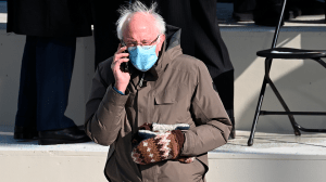 STYLECASTER | Bernie Sanders mittens