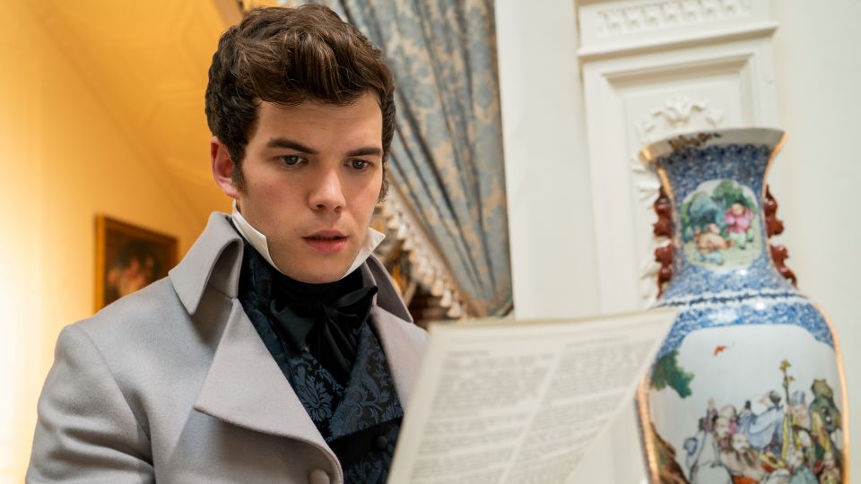 LUKE NEWTON as COLIN BRIDGERTON in episode 106 of BRIDGERTON