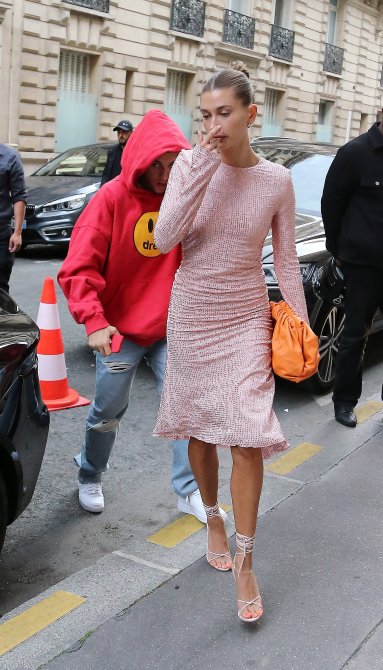 STYLECASTER | Hailey Bieber Paris Street Style
