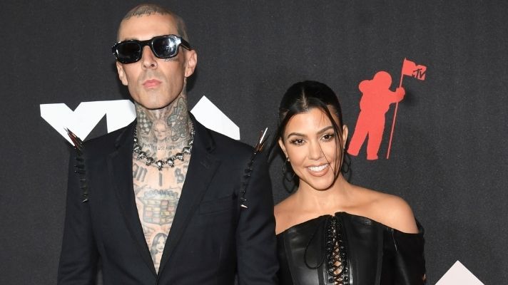 Kourtney kardashian engagement nails