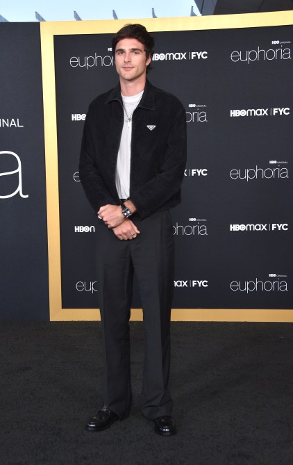 STYLECASTER | Zendaya Grey Suit