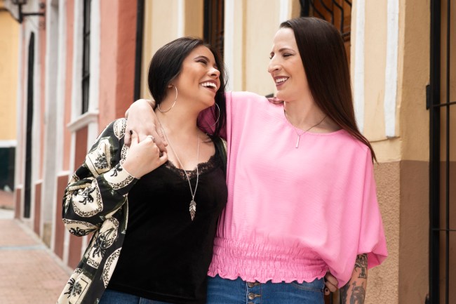 Kris (Alabama) and Jeymi (Colombia)