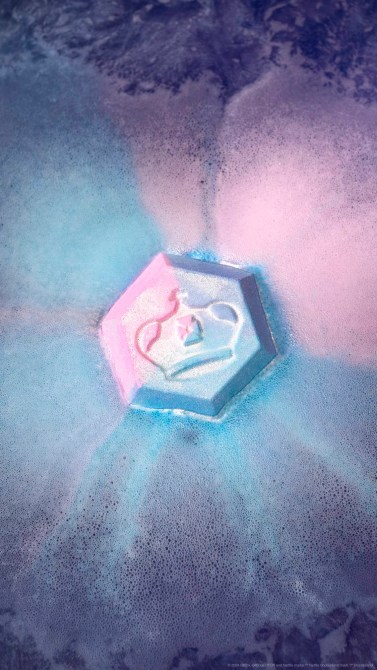 The Colour, Clarity, Carat, Cut bathbomb from the LUSH Bridgerton collection.