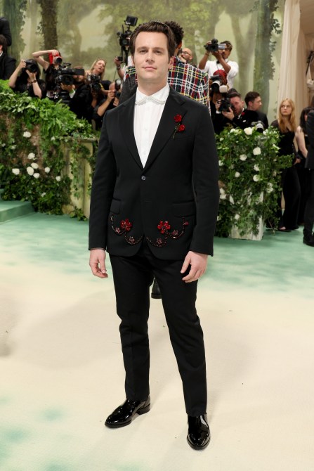 Jonathan Groff attends The 2024 Met Gala Celebrating "Sleeping Beauties: Reawakening Fashion" at The Metropolitan Museum of Art on May 06, 2024 in New York City.