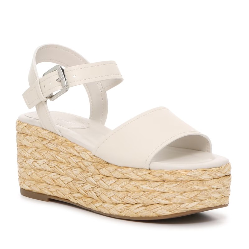 7 Best Sandal Trends For 2024: Shop Flip Flops, Mules, and Slingbacks