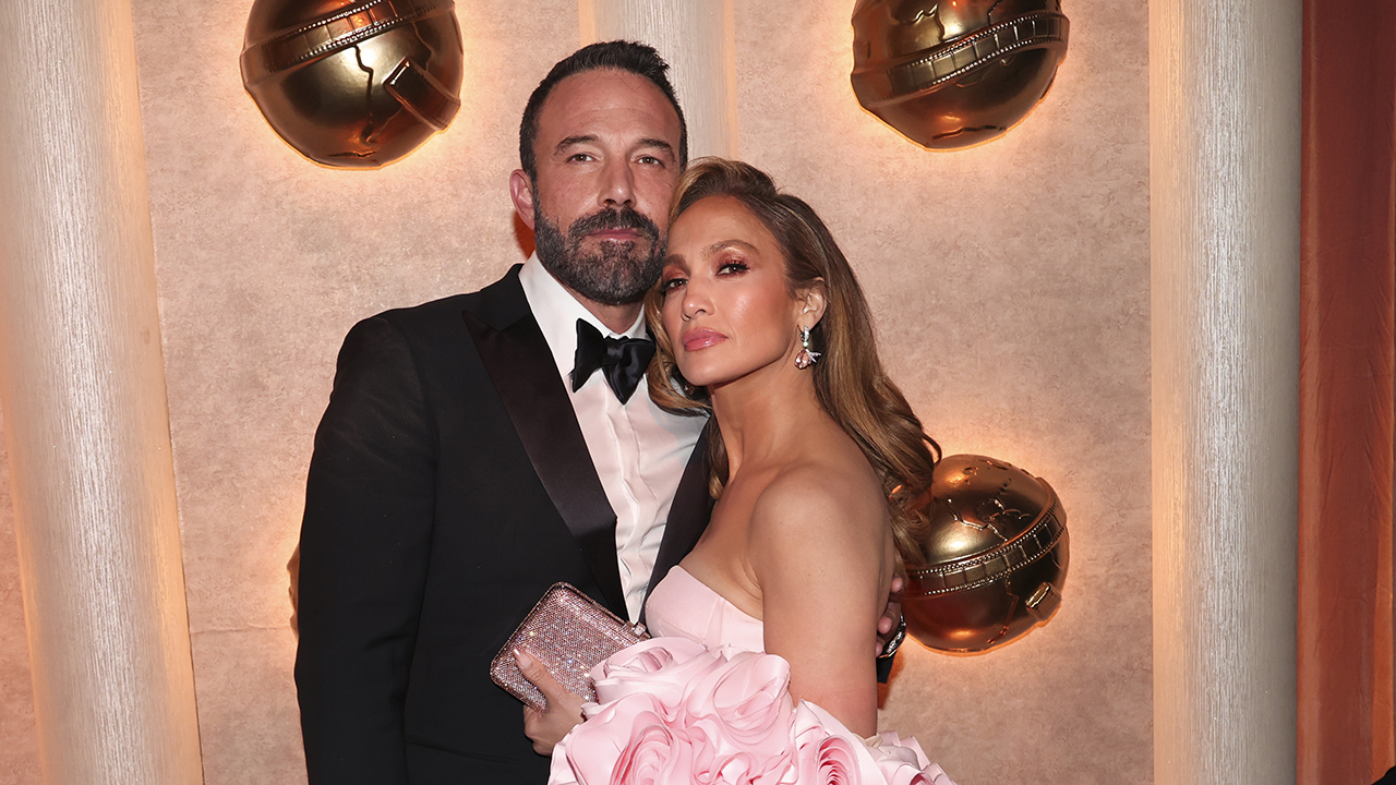 Jennifer Lopez & Ben Affleck's 1st 'Kiss' Since Divorce Rumors Says Everything About Where Their Relationship Stands