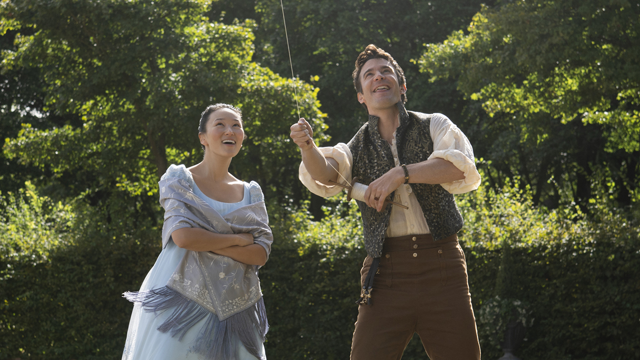 Bridgerton. (L to R) Yerin Ha as Sophie Baek, Luke Thompso n as Benedict Bridgerton in episode 403 of Bridgerton