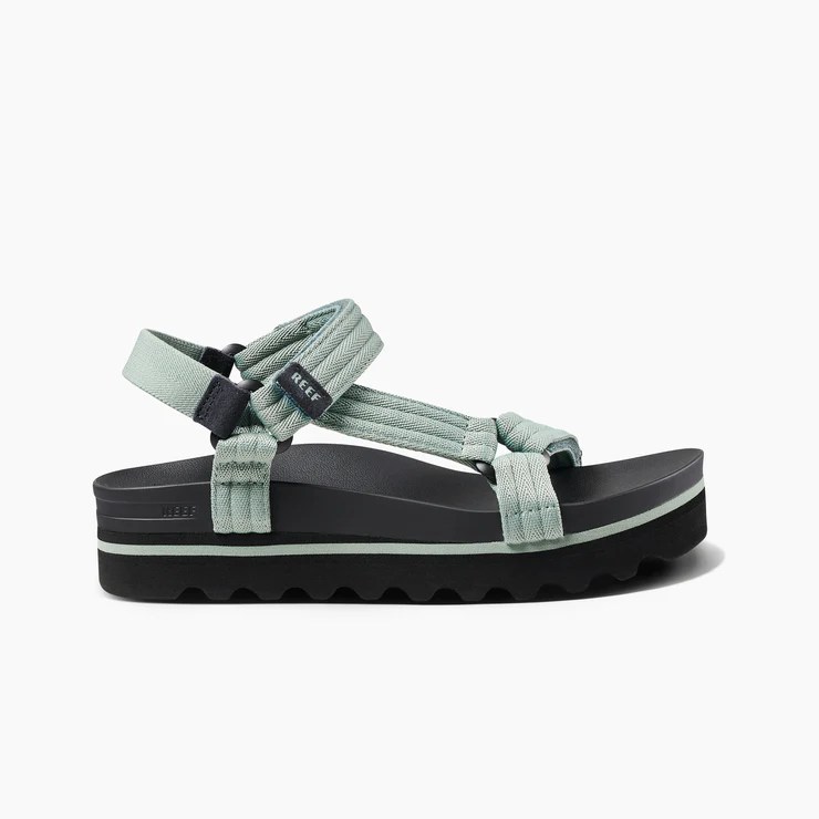 7 Best Walking Sandals for Women, According to Podiatrists 2024